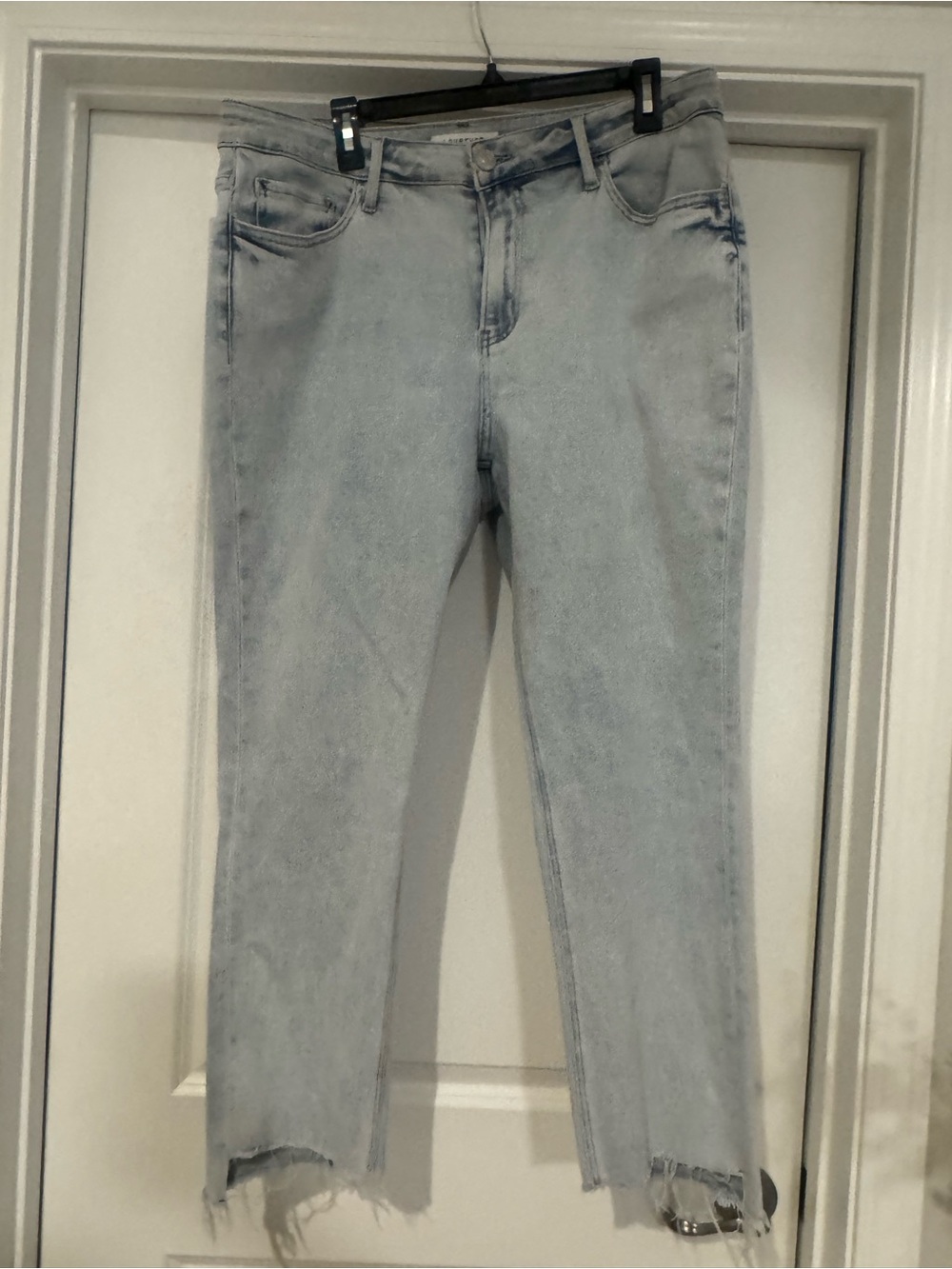 Cropped Light Wash Ankle Jeans - Pale Blue